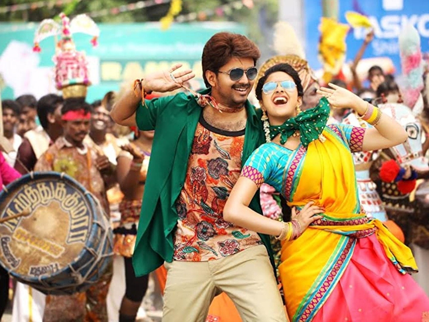 LahaRRRi Music on X: 25 Million Views for 'PaPa PaPa' (Lyrical Video Song +  Full Video Song) - #Bairavaa👌 This is called PURE MASS 🔥 @actorvijay  @KeerthyOfficial / X, papa papa song - thirstymag.com